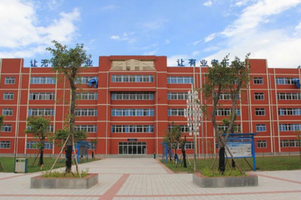 成都的那个四川现代艺术学校如何