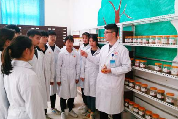 成都希望职业学校师资