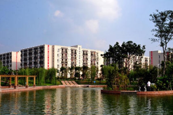四川城市技师学院老师好吗