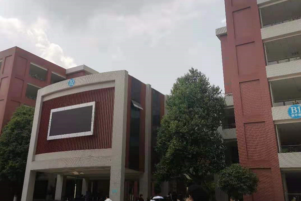 成都川科外国语学校学费贵吗