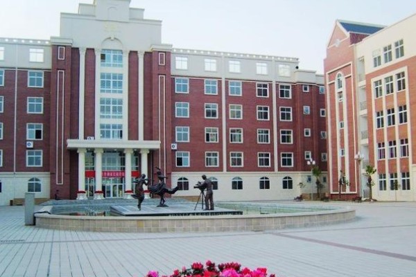 川师大三中高中如何