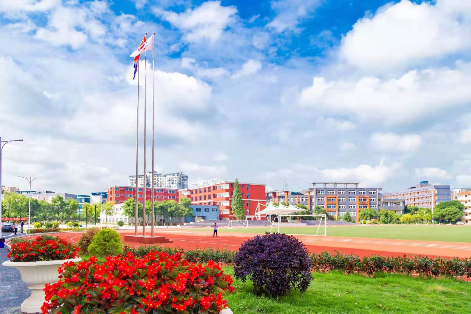 五月花学校学费贵不贵，收费标准是多少