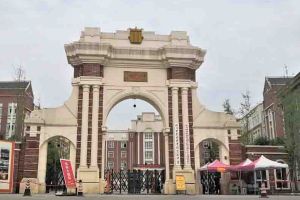 四川电影电视学院实验中学分数线是多少