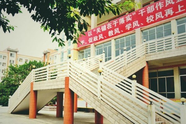 江油一中校风好吗
