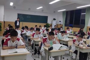 成都市郫都区川科外国语学校管理怎么样