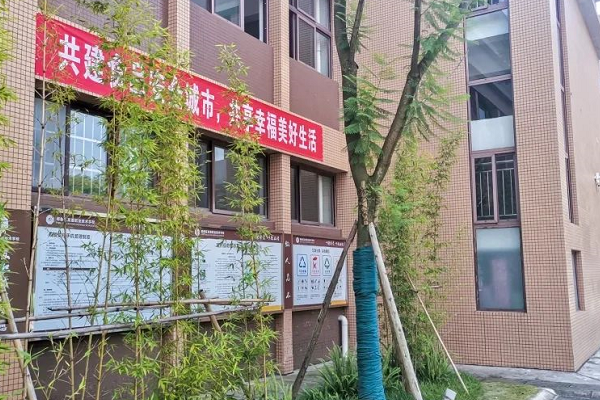 友爱职校食堂怎么样
