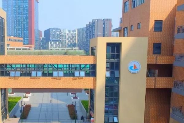 成都外国语学校收费