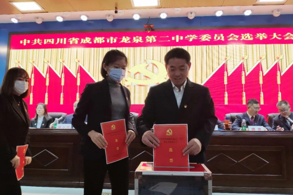 龙泉二中是艺术学校