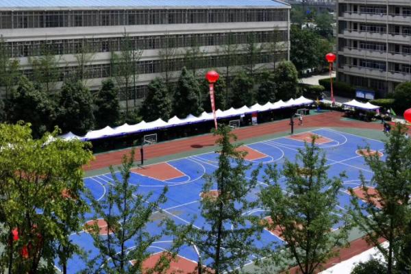 青神中学是重点中学吗
