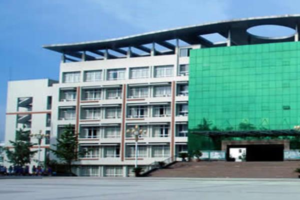 阆中师范学校是大学吗