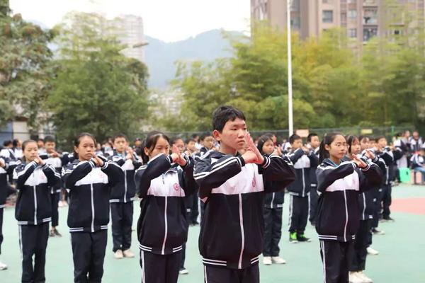 达县职业高级中学学子