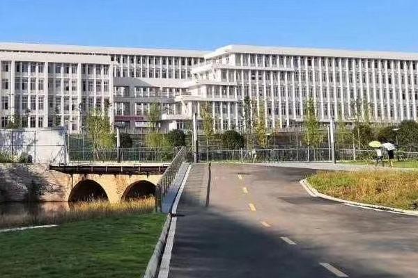 崇庆中学