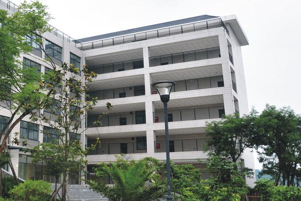 成都万通汽修学校