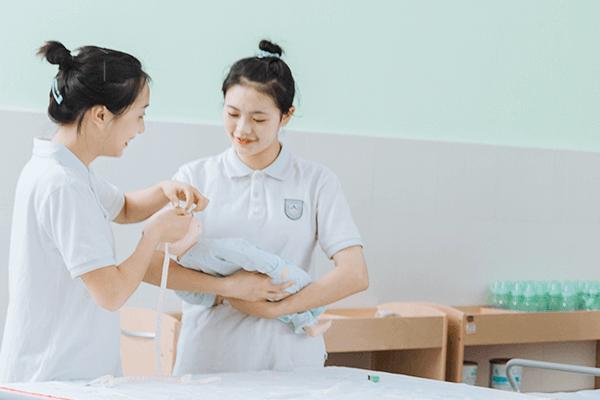 成都市现代职业技术学校学费