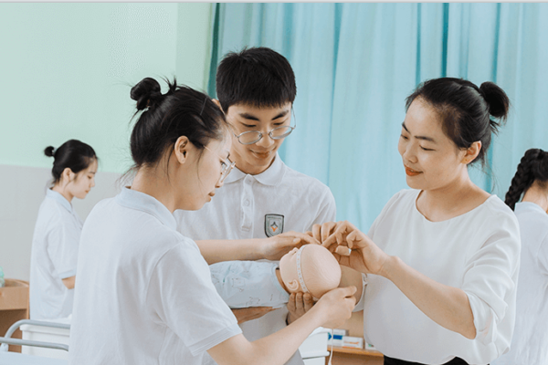 成都市现代职业技术学校就业