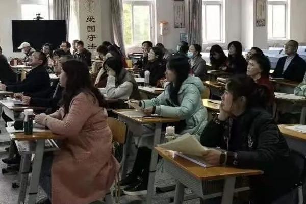 大邑中学好吗 大邑中学开展半期总结会