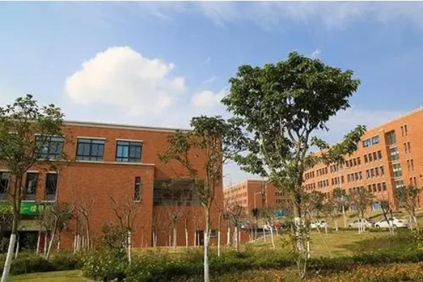五月花技师学院是公办学校吗