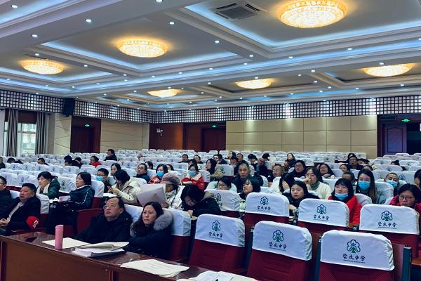 崇庆中学召开成绩分分析会
