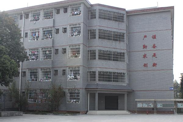 成都市郫都区友爱职业技术学校招生简章