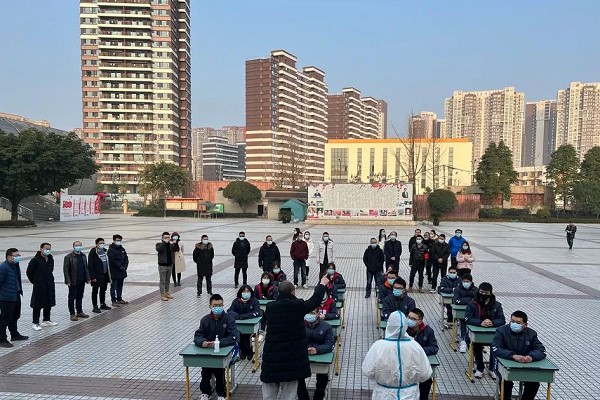郫都四中举办疫情防控演习