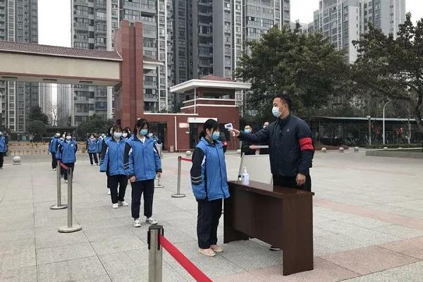 崇庆中学举办疫情防控演习