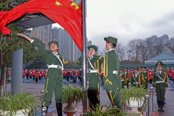 成都市现代职业技术学校举行开学典礼