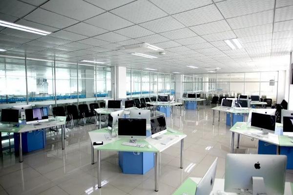四川托普计算机职业学校计算机专业实训室