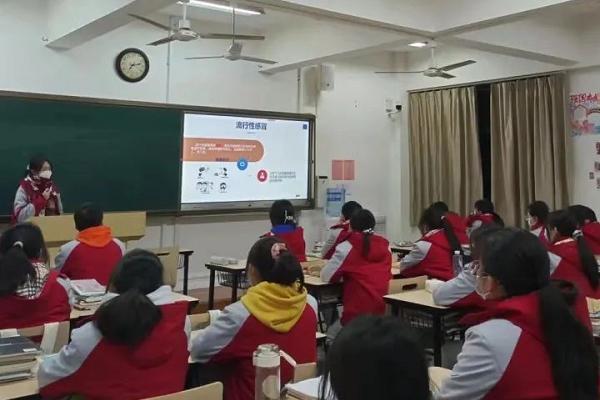 四川城市技师学院学生