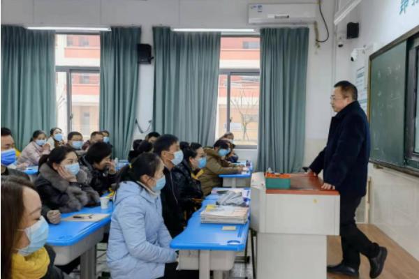 青神中学开展家长会