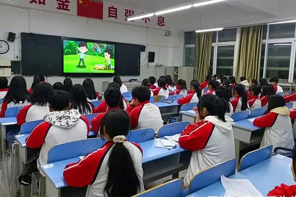 四川省宜宾卫生学校开展专题教育活动