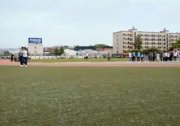 绵阳普明中学