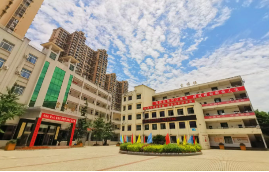 夹江县云吟职业中学校
