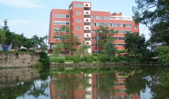 泸州市树风职业高级中学