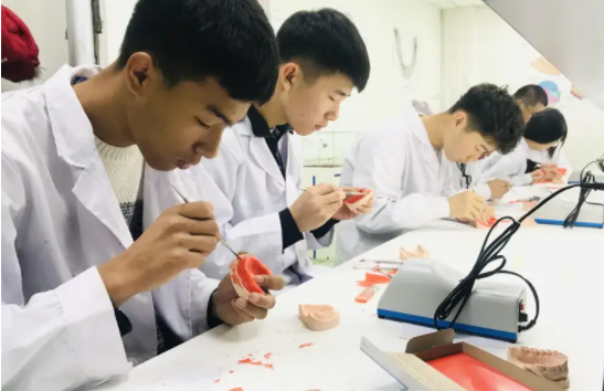 男孩中专学什么专业