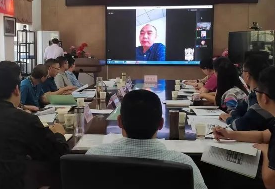 大邑中学举行课题开题报告会