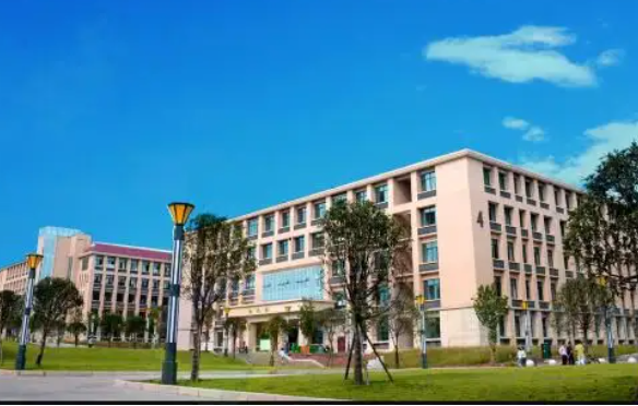 泸州交通技工学校
