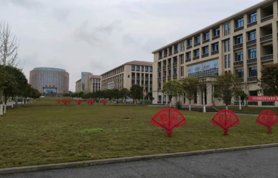 泸州交通技工学校