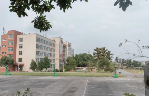 泸州交通技工学校