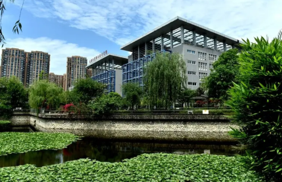 成都技师学院