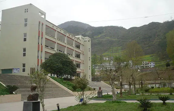 西昌交通学校