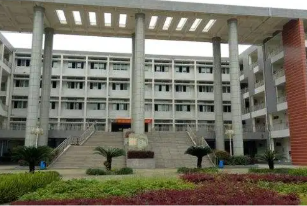 四川矿产机电技师学院