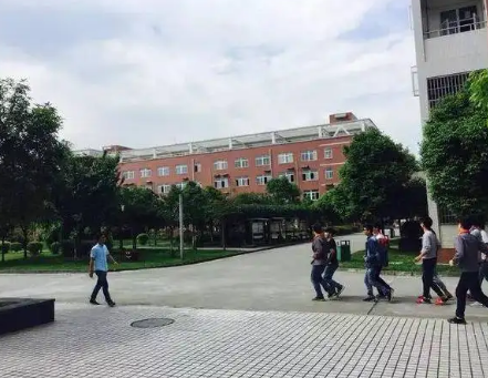 都江堰医科学校