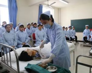 2022年成都护士职业学校录取原则