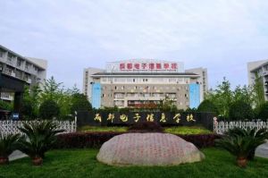 成都电子信息学校2022年招生计划_助学政策
