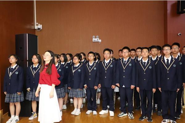 新津中学举行红歌比赛