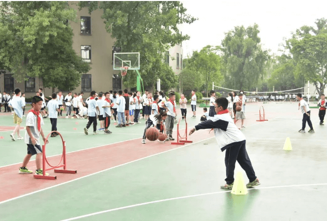 成都市郫都区绵实外国语学校