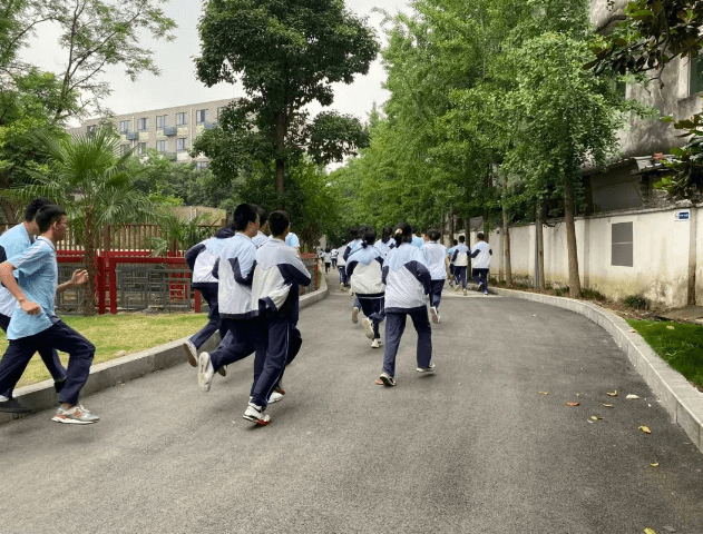 成都市陴都区绵实外国语学校