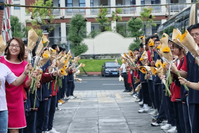 眉山北外附属东坡外国语学校