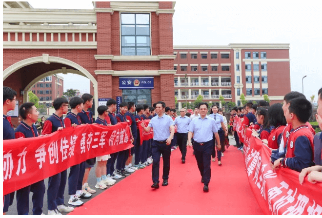 眉山北外附属东坡外国语学校