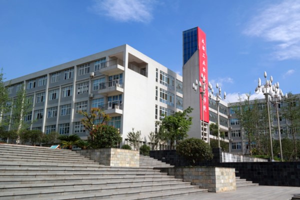 四川新华电脑学院环境